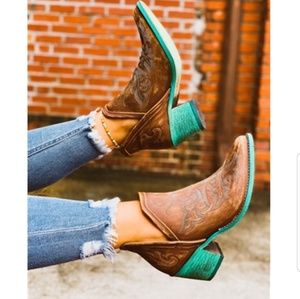 Liz Cognac Embroidered Dream by Circle G by Corral